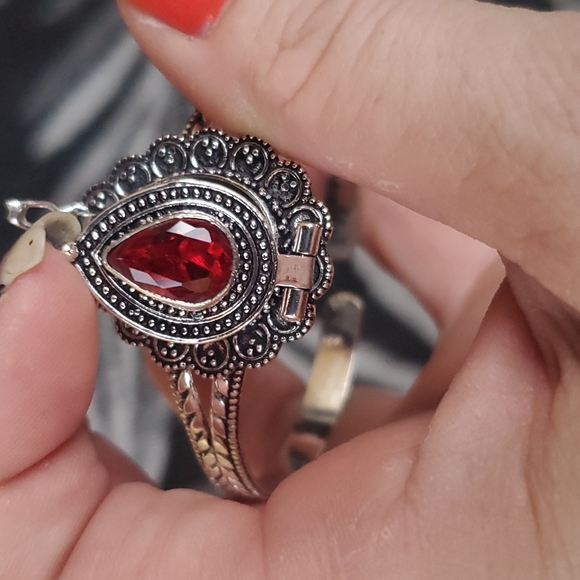 New Garnet Silver Poison Cuff Bracelet. - Picture 8 of 12